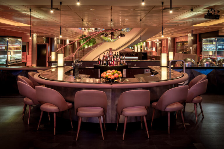 MH_VIEAT_Cascadebar_bynight_01